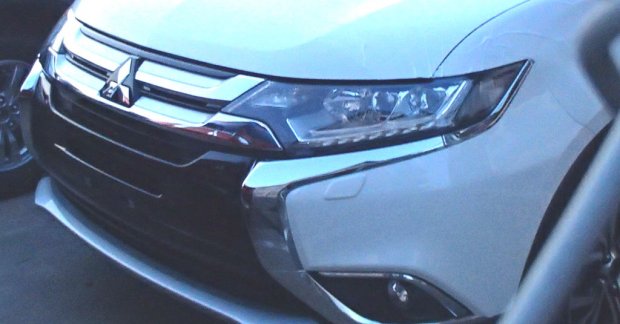 Mitsubishi Outlander's X-Shaped face undisguised (update)