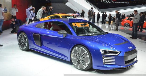 Audi R8 e-tron 2.0 - 2015 Geneva Live