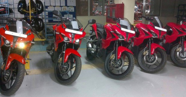 Bajaj Pulsar RS200, in red, spotted sale-ready [Scoop]