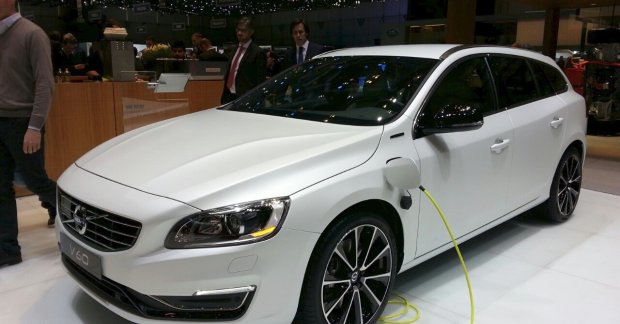 Volvo V60 D5 Twin Engine special edition - Geneva Live