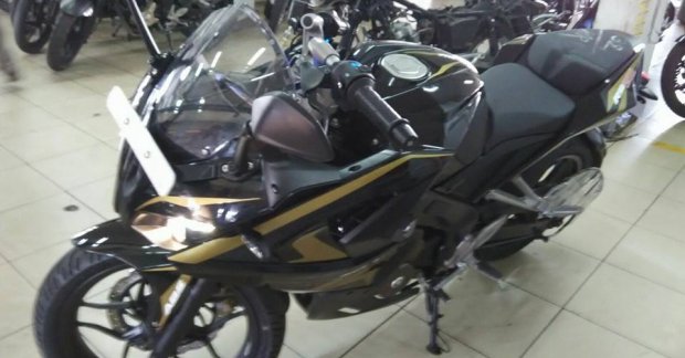 pulsar rs 200 matte black price