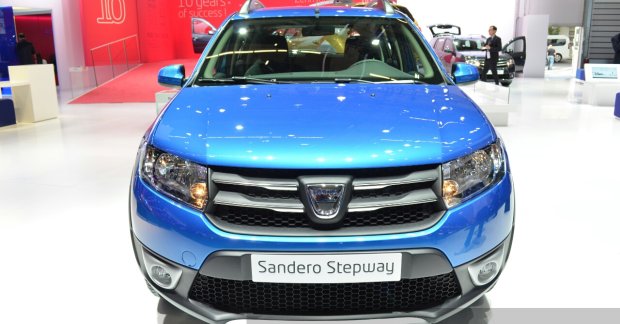 Dacia Sandero Stepway with Easy-R AMT - 2015 IAA Live
