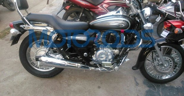 2016 Bajaj Avenger 220 Cruise snapped at a dealership