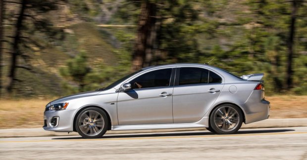 2016 Mitsubishi Lancer (facelift) on the road - Video