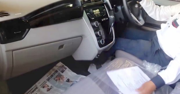 Mahindra KUV100 interior fully revealed - Spied