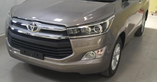 Toyota Innova Crysta V spied at dealership - In 13 Images