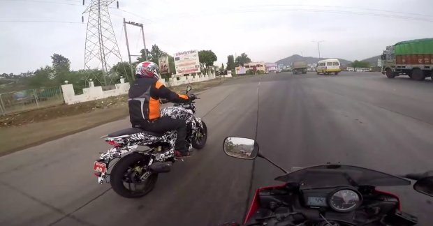 Bajaj Pulsar CS400 spied testing - Video