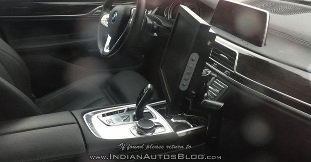 2017 BMW 5 Series interior spied 2 days before its debut