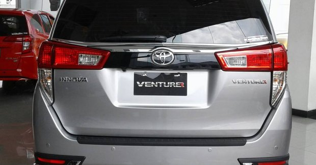 Toyota Innova Venturer interior & exterior photos surface