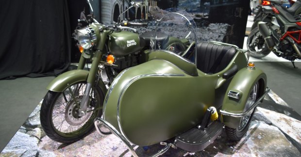 Royal Enfield Classic 500 Battle Green with sidecar 