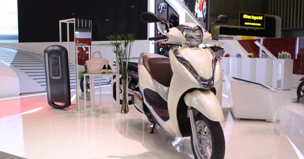 2017 Honda Lead 125 showcased at Vietnam Motorcycle Show