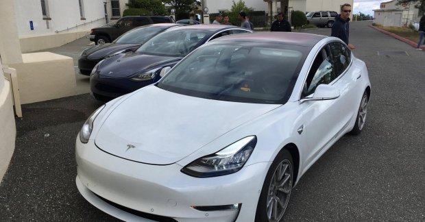 Tesla Model 3 exterior & interior detailed in new spy shots