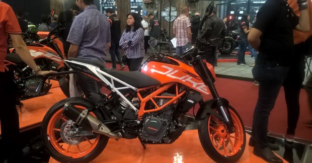 2017 KTM 200 Duke, KTM 250 Duke & KTM 390 Duke - GIIAS 2017 Live