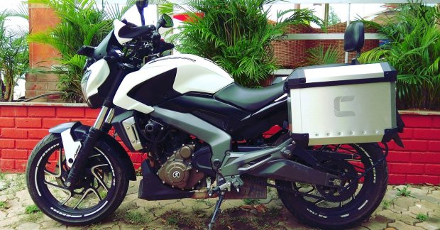 Bajaj Dominar 400 aircraft-grade aluminium panniers by Bajaj Dominar 400 aircraft-grade aluminium panniers by