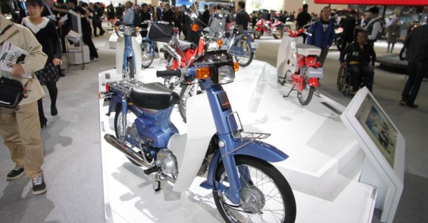 Honda CB1100 RS Custom Concept & Honda Super Cub 50 at 