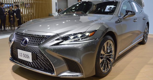 2018 Lexus LS 500h showcased at the 2017 Thai Motor Expo