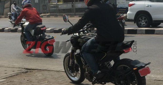 Husqvarna Vitpilen 401 & Husqvarna Svartpilen 401 spied in 