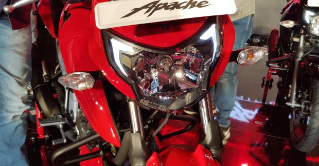 2018 TVS Apache RTR 160 4V vs Bajaj Pulsar NS 160 - spec 