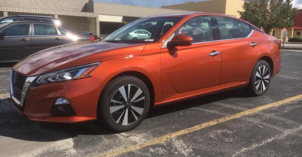2019 Nissan Altima SR spotted in parking lot ahead of ... 2019 Nissan Altima SR spotted in parking lot ahead of ...
