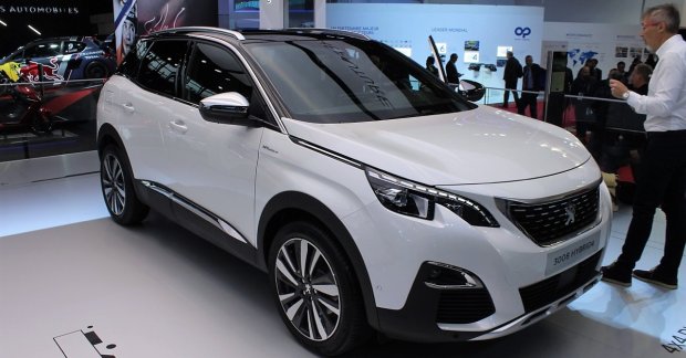 peugeot-3008-hybrid4-front-