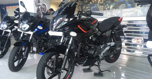 New 2019 Bajaj Pulsar 180F spotted at a dealership