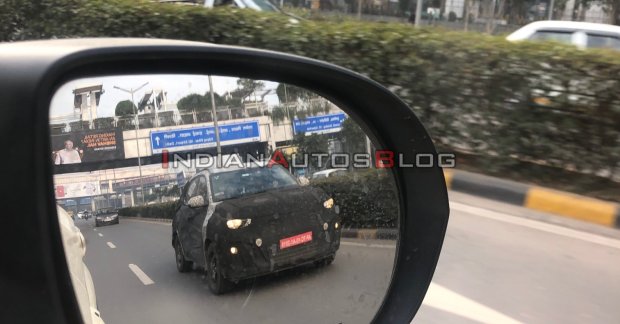 Kia Sonet with halogen lights & steel wheels snapped, to debut at Auto ...