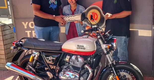 Royal enfield interceptor best sale 350 on road price