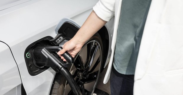 EVs Outsell Petrol Cars in EU for the First Time