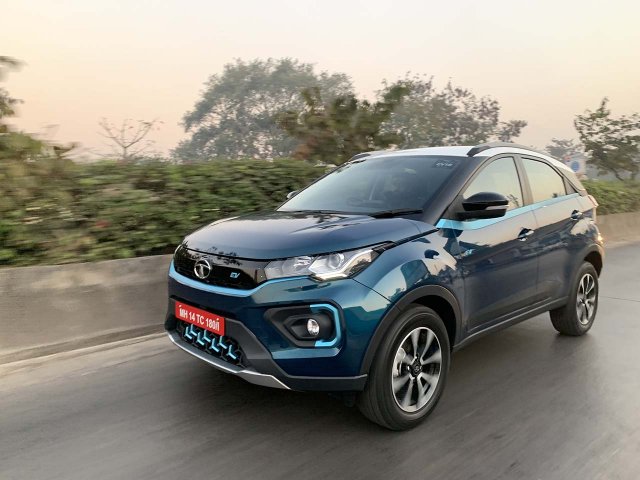 Tata nexon deals ev silver colour