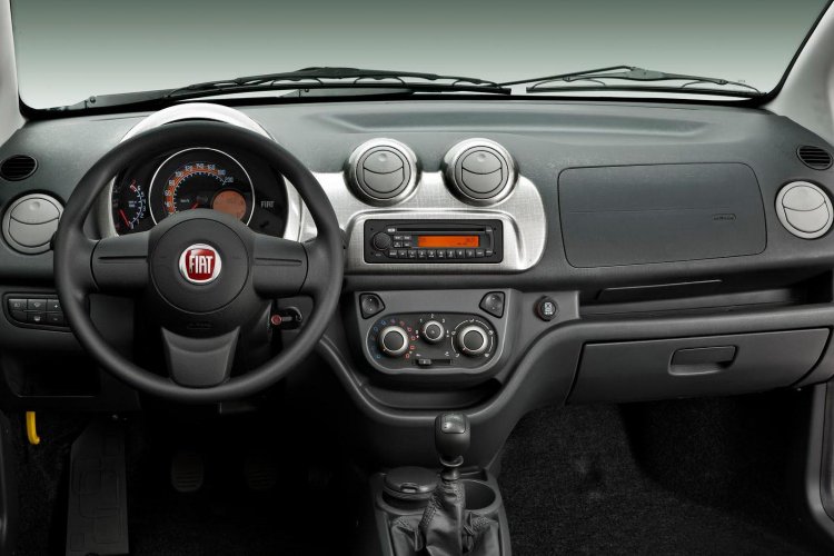 2010 Fiat Uno dashboard