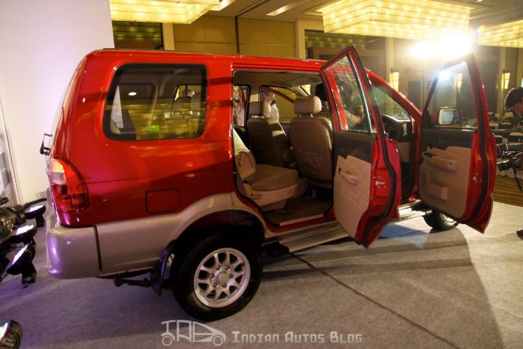 Chevrolet Tavera Neo3 rear doors open