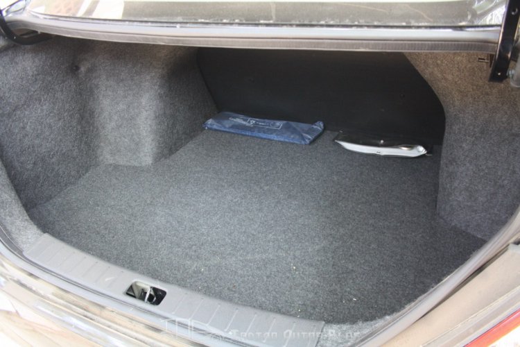 The 490 liter boot, with oxygen support, can seat another member of your family!