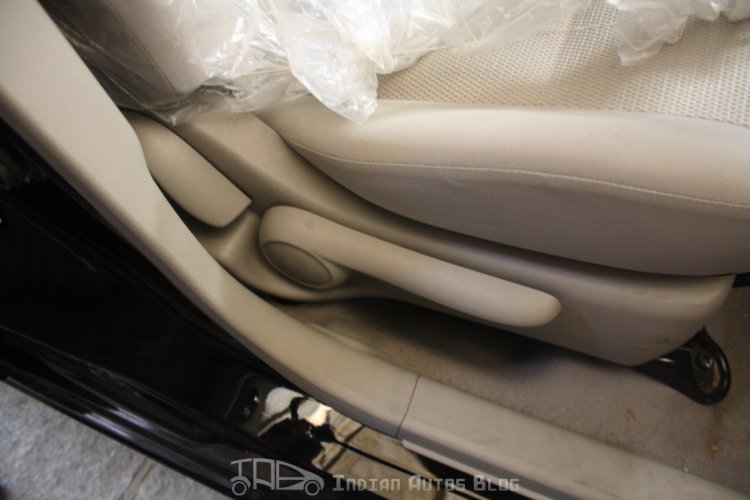 Without opening the door, the seat height adjust lever is difficult to operate.