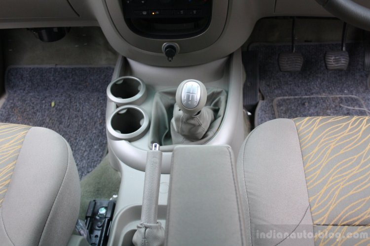 Mahindra Quanto gear lever