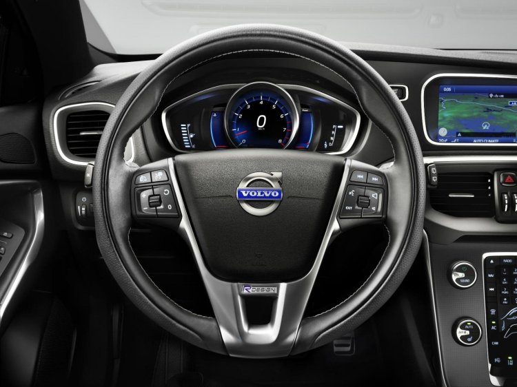 Volvo V40 Cross Country steering