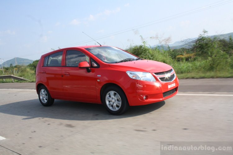 Chevrolet Sail U-VA tracking shot front