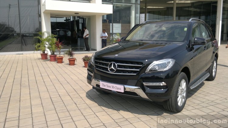 Mercedes M-Class ML 250 CDI front three quarters