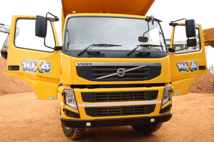 Volvo FM 480 10x4 Dump Truck front view