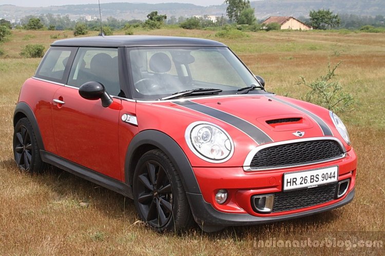 Undisguised next generation 2014 Mini Cooper hatch spotted
