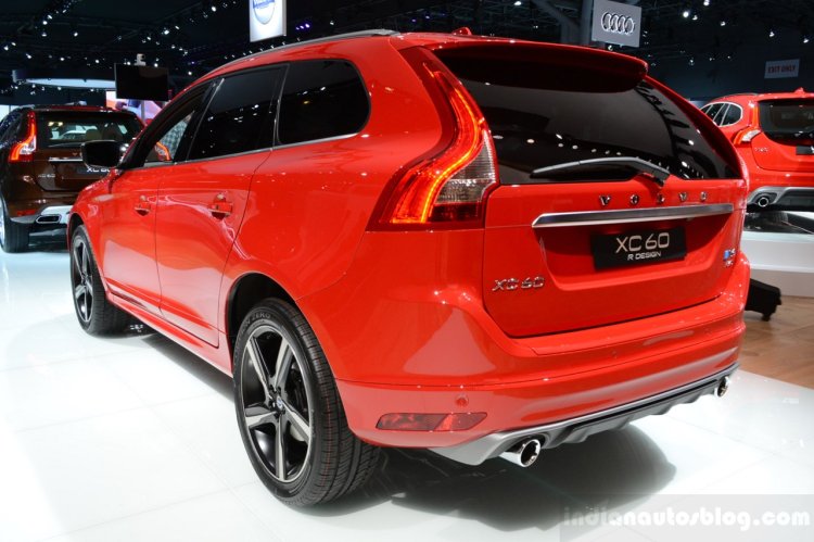 2014 Volvo XC60 R-Design rear quarter