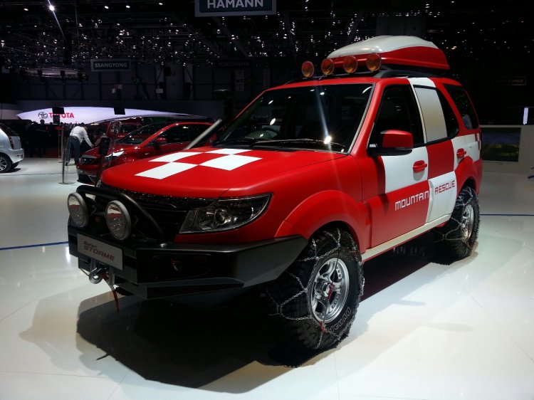 modified Tata Safari Storme Mountain Rescue side