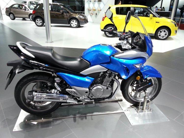 Suzuki Inazuma GW250S auto shanghai 2013 side