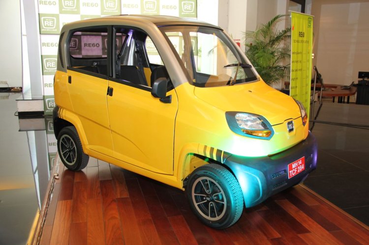 Bajaj RE60 front three quarters left