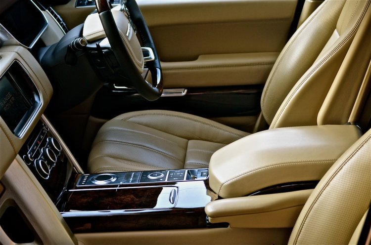 Range Rover interior front