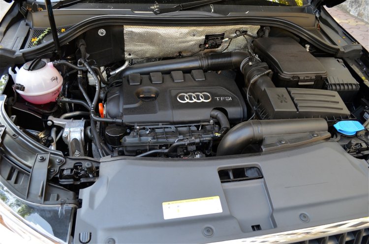 Engine of Audi Q3 petrol