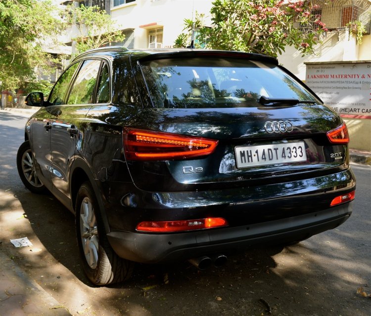 Audi Q3 petrol's tail light and rear