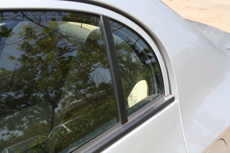 Honda Amaze rear window profile