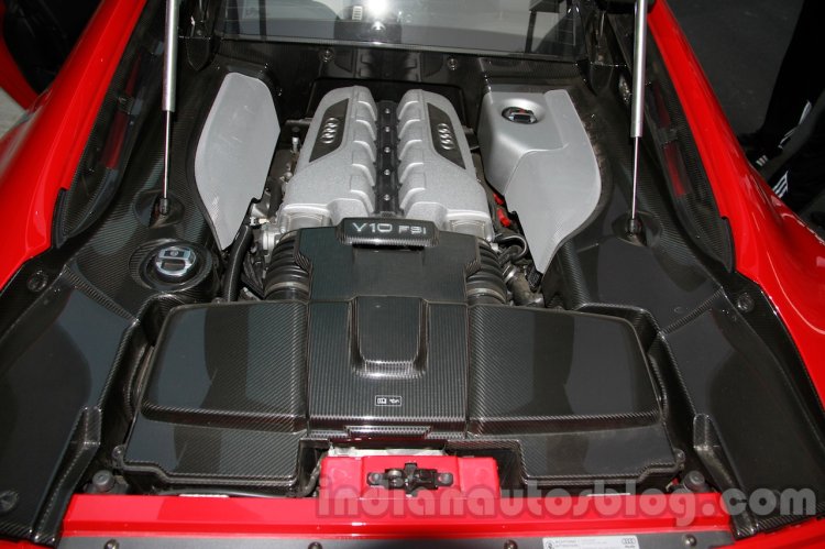 Audi R8 V10 Plus engine