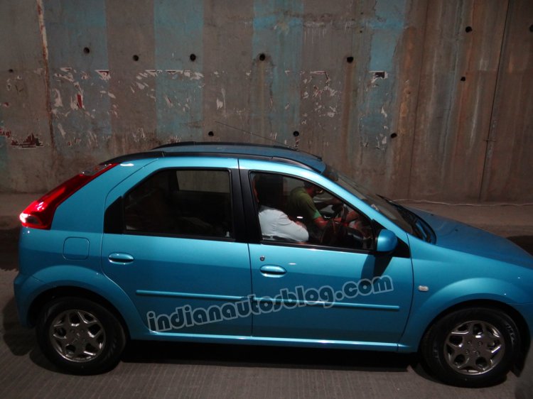 Mahindra Verito Vibe side