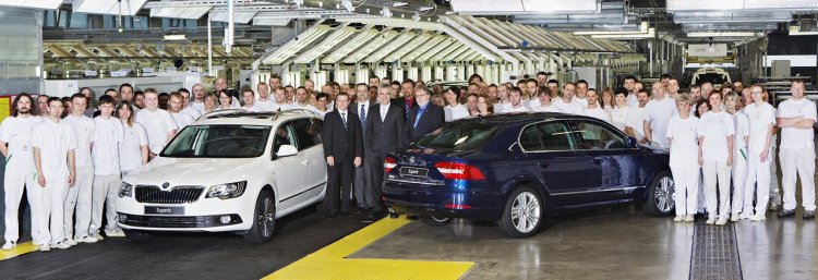 Skoda Superb facelift sedan and Comb start of production
